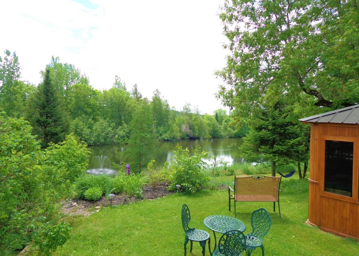 Motel Des Deux Lacs Waterloo Exteriér fotografie