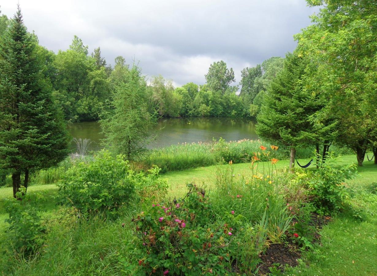 Motel Des Deux Lacs Waterloo Exteriér fotografie