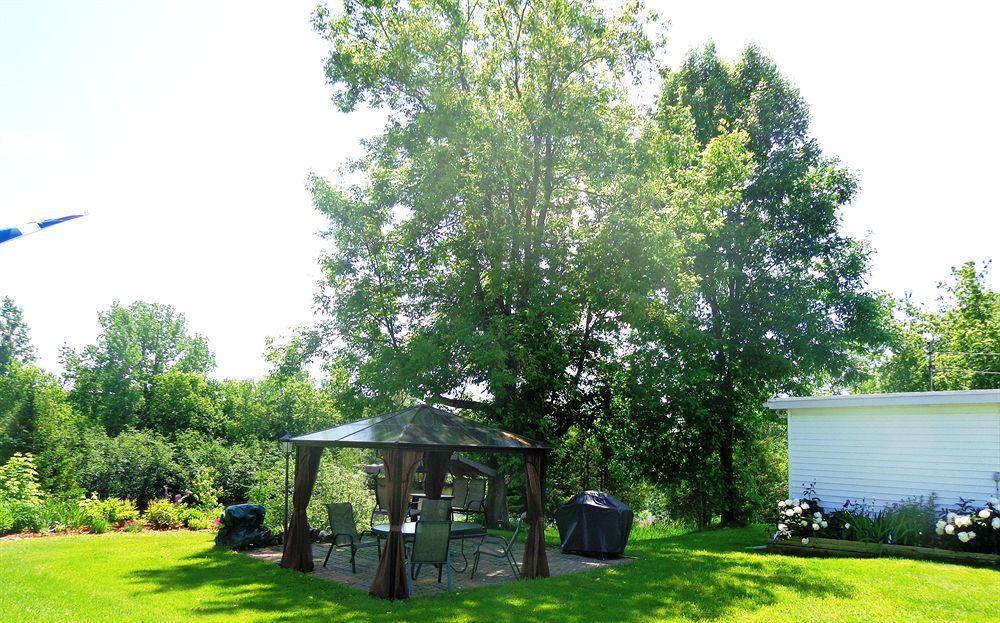Motel Des Deux Lacs Waterloo Exteriér fotografie