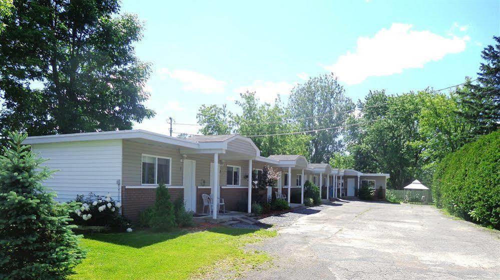 Motel Des Deux Lacs Waterloo Exteriér fotografie