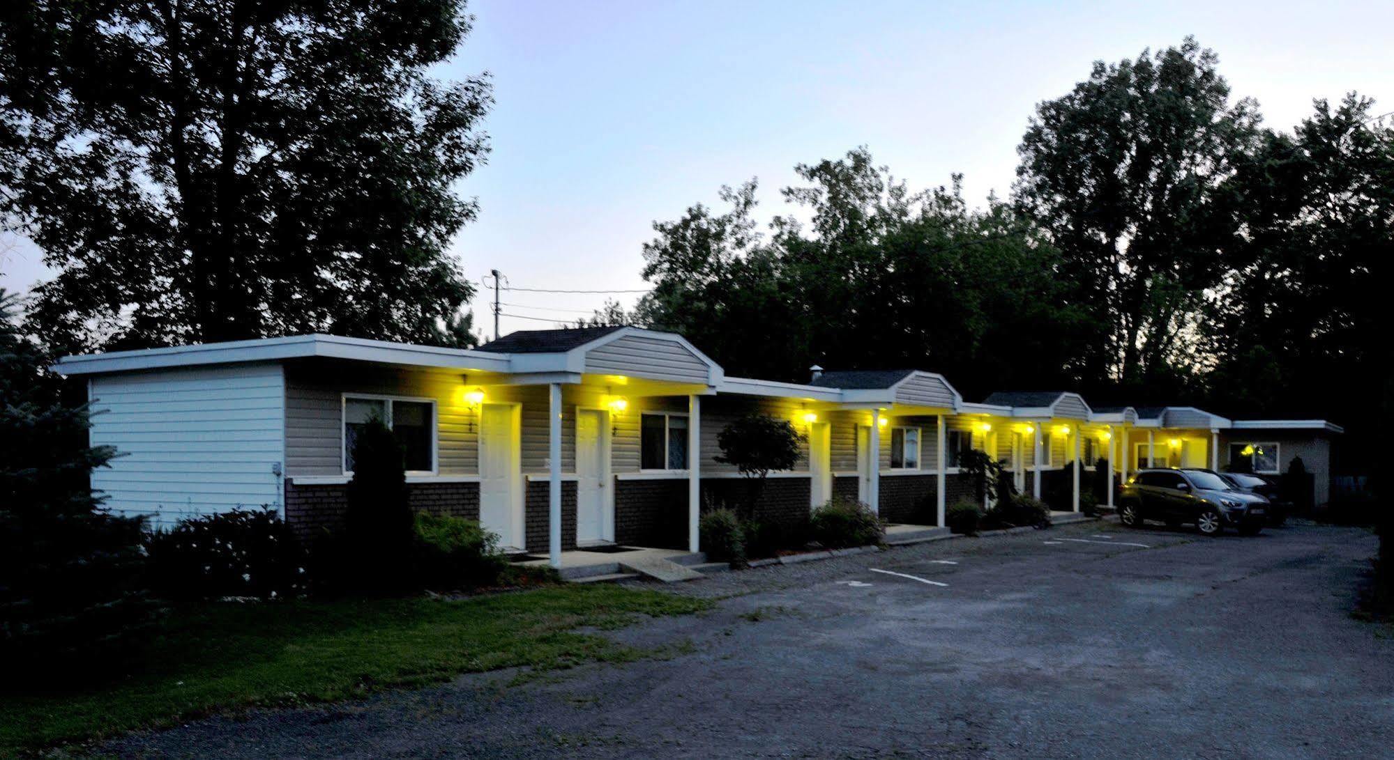 Motel Des Deux Lacs Waterloo Exteriér fotografie