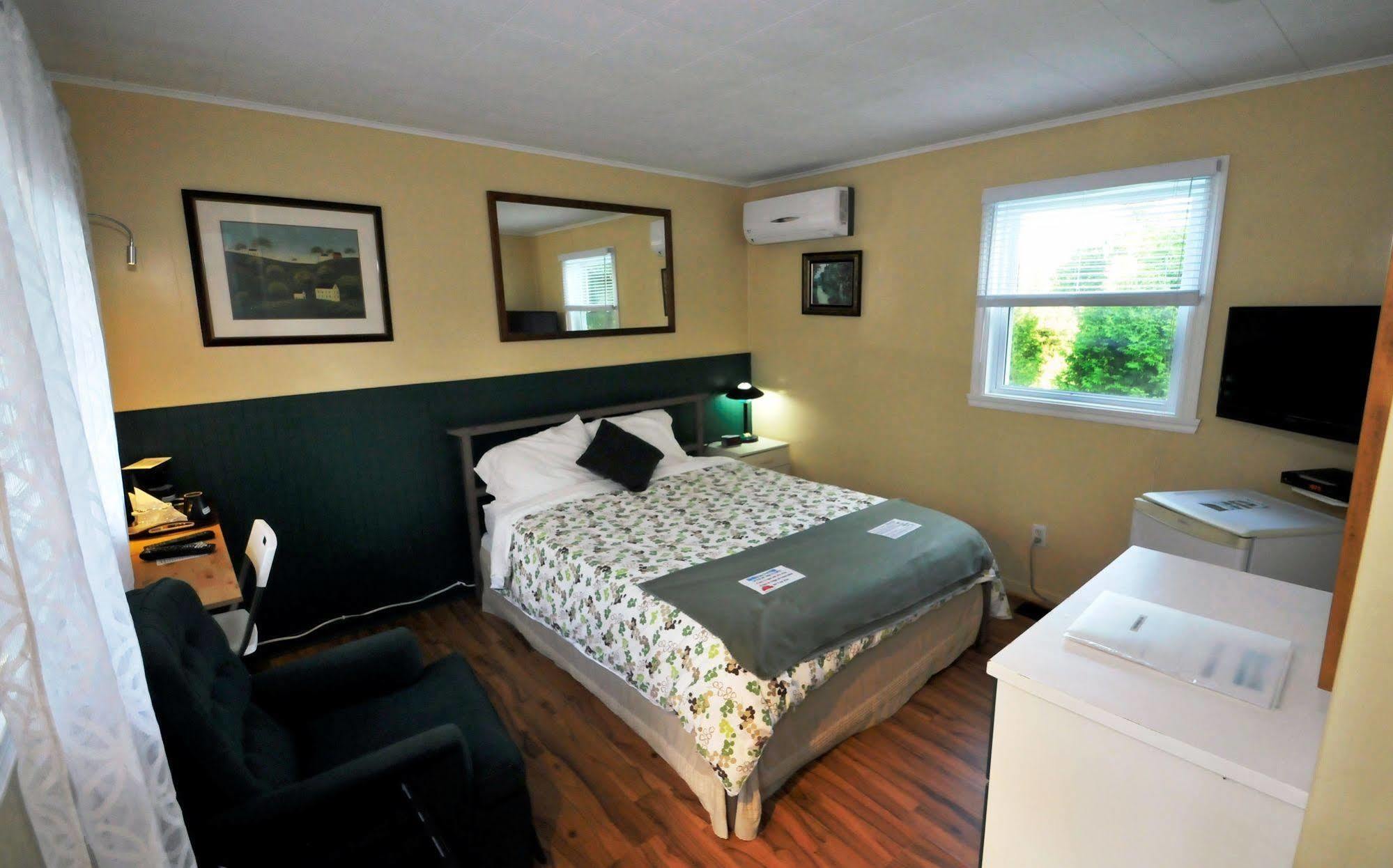 Motel Des Deux Lacs Waterloo Exteriér fotografie