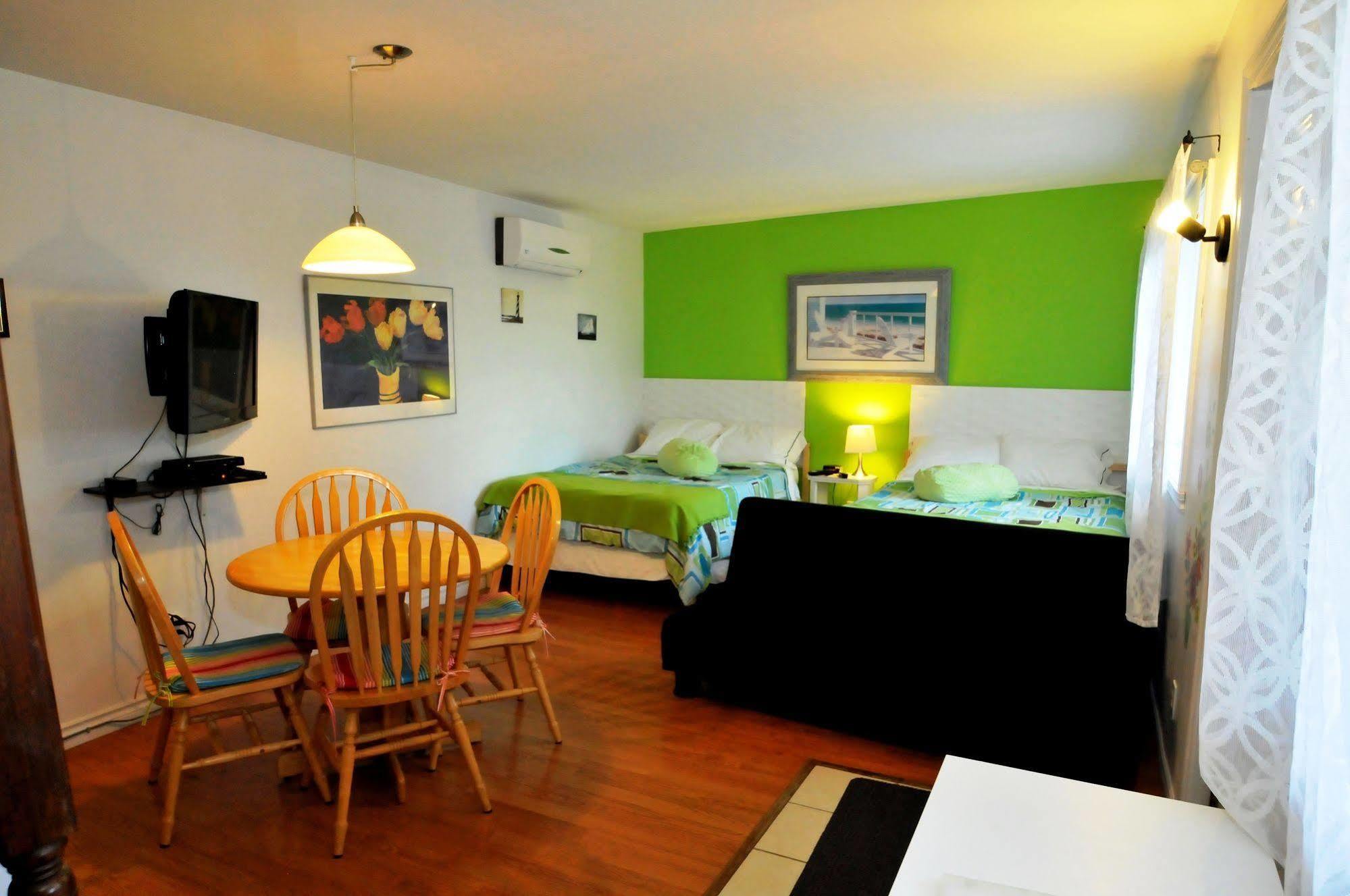 Motel Des Deux Lacs Waterloo Exteriér fotografie